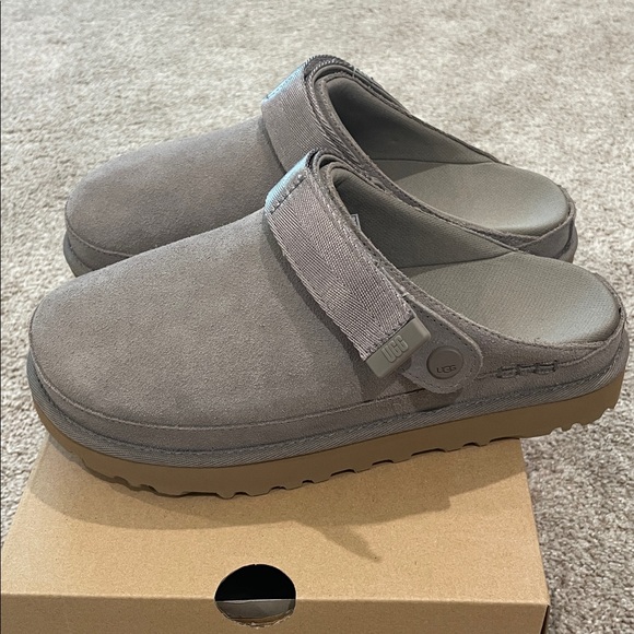 Ugg - Picture 4 of 6